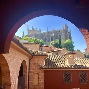 San Juan De Reyes 公寓